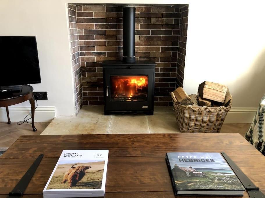 Rosebank Cottage With Log Burner And Hot Tub Alexandria Bagian luar foto